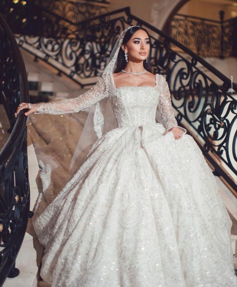 Turkish Wedding Dress, Arabic Wedding Dresses, Royal Wedding Gowns, Extravagant Wedding Dresses, Big Wedding Dresses, Desi Wedding Dresses, Classy Wedding Dress, Pretty Wedding Dresses, Fancy Wedding Dresses