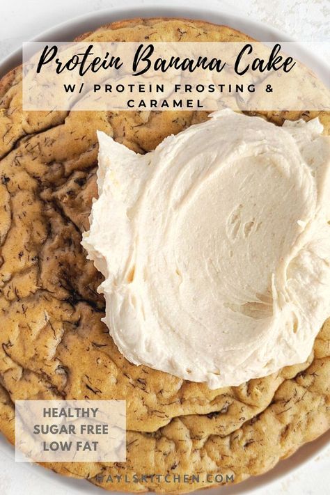 Easy and healthy Protein Banana Cake made with whole wheat flour and protein powder, and topped with a vanilla protein frosting and protein caramel! A moist and delicious cake filled with banana flavor, perfect for an afternoon snack or dessert. Quest Protein Recipes, Protein Caramel, Protein Frosting, Healthy Protein Desserts, Protein Dessert Recipes, Baking With Protein Powder, Low Calorie Protein, Banana Treats, Protein Baking