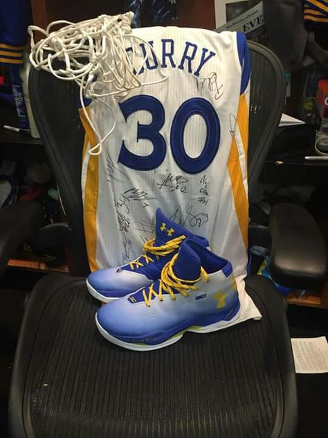 Steph Curry Shoes, Steph Curry 3, Stephen Curry Jersey, Stephen Curry Basketball, Stephen Curry Shoes, Curry Shoes, Curry Warriors, Nba Stephen Curry, Curry Basketball