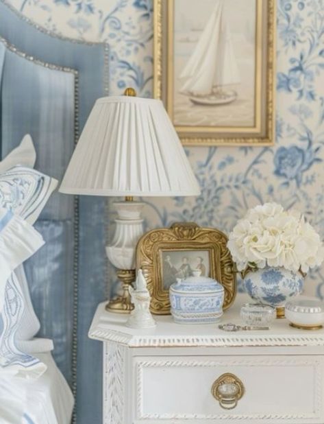 Light Blue Gold Bedroom, Country Club Bedroom, Pink And Blue Vintage Bedroom, Grandmillenial Style Bedrooms, Blue French Country Bedroom, Southern Apartment Decor, Toile Bedroom Ideas, Symmetrical Bedroom, Southern Living Bedroom