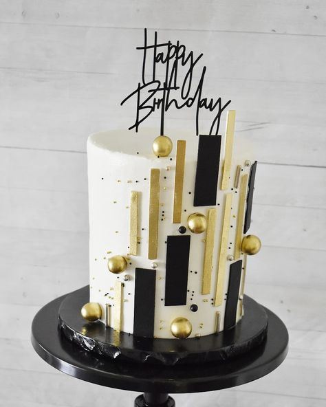 Joannette Martinez on Instagram: “Black/white/gold . . . . . . #blackandwhite #cake #cakestyling #cakedecor #cakestyle #cakedecorating #buttercreamcakes #blackandwhitecake…” Men's Cake Design, Black And White Cakes For Men, Black And Gold Cakes For Men, 75th Birthday Cake For Dad, 50th Birthday Cake For Men, 60 Th Birthday Cake, Modern Birthday Cakes For Men, Black And Gold Birthday Cake, Masculine Cake