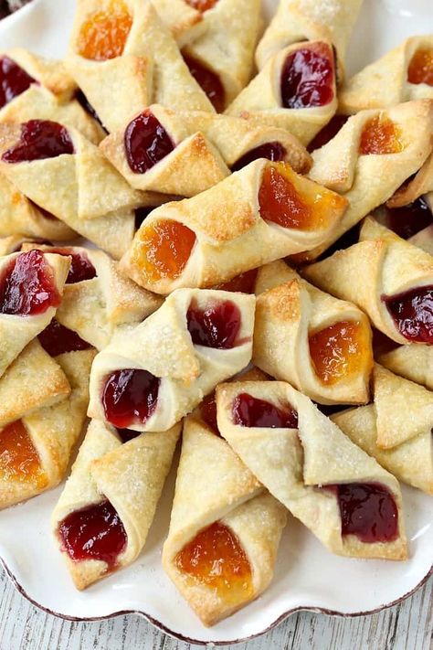 Cookies With Jelly, Kolaczki Cookies Recipe, Kolaczki Cookies, Polish Cookies, Kolache Recipe, Cream Cheese Cookie Recipe, Christmas Cookie Recipes Holiday, Jelly Desserts, Jelly Cookies