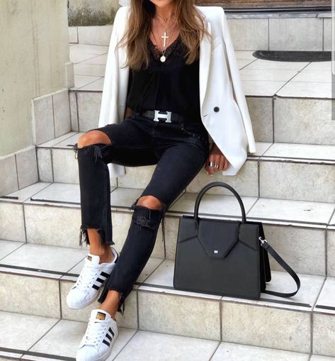 Via @meet_up_style 😍 @donnaanastasia_official 📷 . . . #sneakers #adidas #adidassuperstar #blackjeans #rippedjeans #hermes #belt #hermesbelt… Hermes Belt Women Outfits, Hermes Belt Outfit, Hermes Belt Women, Clothes Design Ideas, Belt Outfit, Belt Women, Hermes Belt, Stylish Clothes, Women Outfits