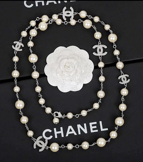 CHANEL+Classic+5+Crystal+CC+Pearl+Long+Necklace+Silver+Metal+Chain+NIB Chanel Necklace Pearl, Chanel Long Necklace, Long Necklace Silver, Chanel Pearl Necklace, Chanel 5, Pearl Long Necklace, Classic Chanel, Necklace Outfit, Chanel Pearls