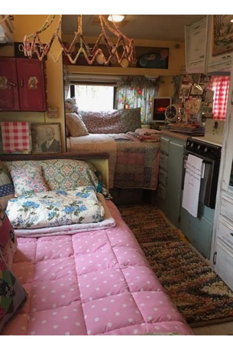 Trillium Trailer, Caravan Decor, Vintage Camper Remodel, Bus Living, Diy Camper Remodel, Van Life Diy, Camper Living, Casa Vintage, Van Home