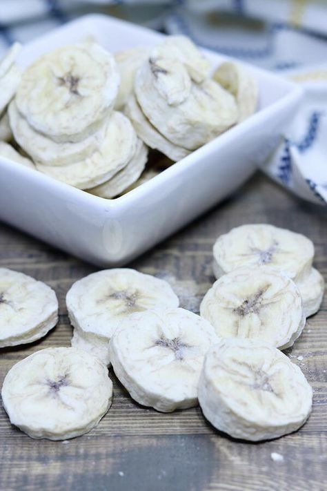 Freeze Dried Bananas, Dehydrated Bananas, Freeze Dried Food Storage, Dried Banana Chips, Harvest Right Freeze Dryer, Freeze Dried Food, Freeze Dryer, Emergency Food Supply, Banana Powder