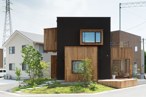 A Japanese Home That Transforms the Humble Window Sill Home Designs Exterior, Contemporary House Exterior, Modern House Facades, House Front Design, House Architecture Design, Dream House Exterior, New Home Designs, Story House, Facade Design