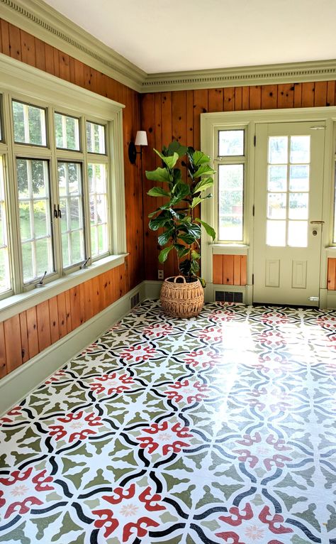 Stenciling on a Painted Linoleum Floor - Reality Daydream Painted Linoleum Floor, Painted Linoleum, Painting Linoleum Floors, Painted Bathroom Floors, Paint Linoleum, Plywood Subfloor, Painted Wood Floors, Painting Tile Floors, Tiles Ideas