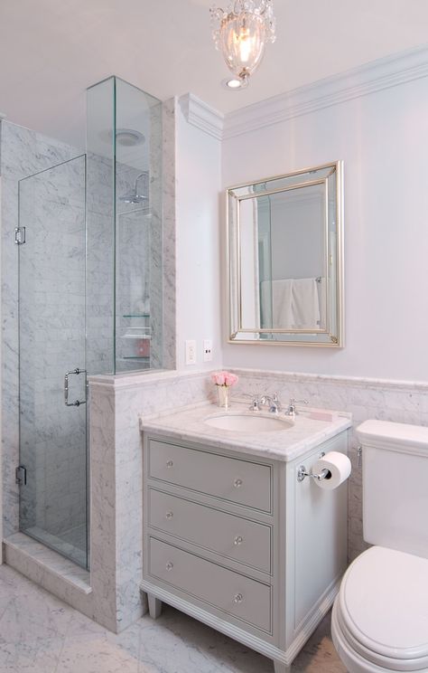 Colors compact layout Cheap Bathroom Vanities, Glam Bathroom, Small Shower Remodel, Small Bathroom With Shower, Sophisticated Bathroom, Bad Inspiration, Cheap Bathrooms, Tiny Bathrooms, Bathroom Remodel Shower