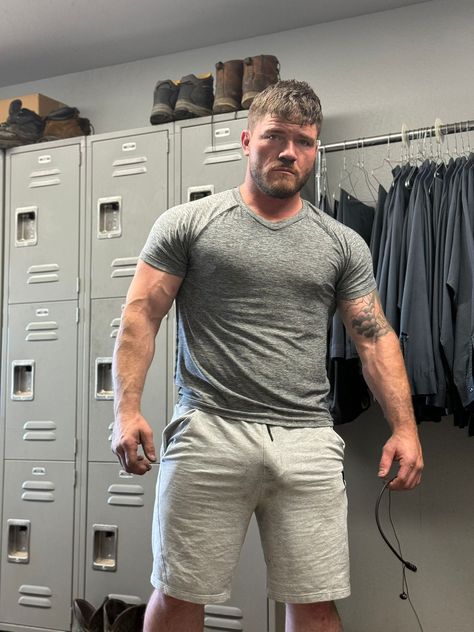 College Wrestling Men, Big Man Aesthetic, Bear Body Type Men, Broad Shoulders Men, Bricked Up Man, Big Strong Men, Markus Kage, Biceps Aesthetic, Large Muscular Men