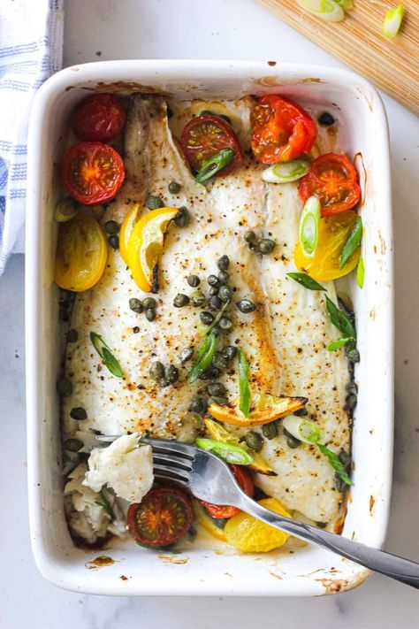 Sea Bream Recipes, Oven Baked Fish, Sea Bream, Fish Recipes Healthy, Cooking For Beginners, Fish Dinner, White Fish, Baked Fish, Seafood Dinner