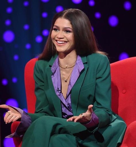 Zendaya Suit, Green Suit Women, Graham Norton Show, Spiderman Suits, Graham Norton, Zendaya Outfits, Zendaya Style, Purple Suits, Green Suit