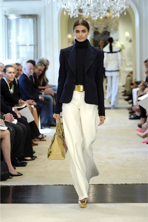 Ralph Lauren Resort 2015 Collection - Vogue Ralph Lauren Fall 2023, Ralph Lauren Elegant, Ralph Lauren Resort, Ralph Lauren Style, Looks Chic, 가을 패션, 2015 Fashion, Mode Inspiration, White Pants