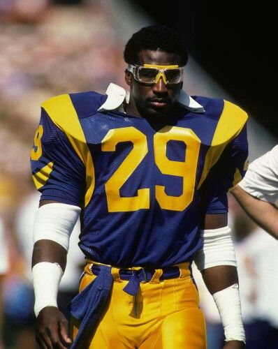 Eric Dickerson La Rams Football, Eric Dickerson, Nfl Highlights, Nfl Football 49ers, Nfl Football Pictures, Rams Football, Comic Book Art, Pro Athletes, Football Uniforms