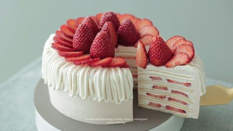 Strawberry Crepe Cake Recipe, Strawberry Crepe Cake, Halal Mode, Mille Crepes, Crepe Cake Recipe, Strawberry Crepe, Cooking Tree, Strawberry Crepes, Orange Cake Recipe