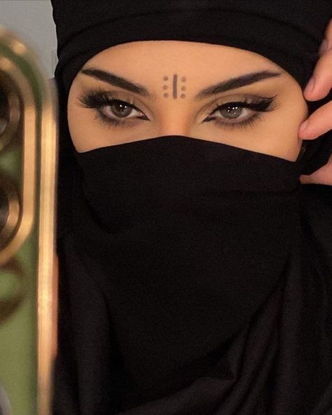 Lebanese Makeup, Arabic Makeup, Estilo Hijab, Show Makeup, Arab Beauty, Scary Makeup, Hair Advice, Best Poses For Pictures, Beautiful Muslim Women