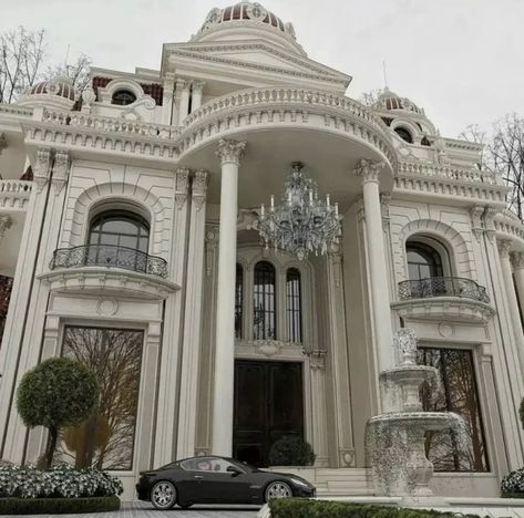 Fancy Home Exterior, Rich Homes Exterior, Elegant Castle Exterior, Castle Like Homes Exterior, Mederteranian House Exterior, Big White Mansion, Neoclassical Mansion Exterior, Old Money Mansion Entrance, Mansion Astethic