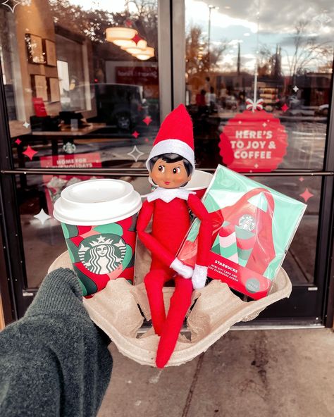 { Elf On The Shelf ❥ The next time you’re out running errands, i.e., getting an iced coffee, grab this cute Starbucks gift card to pair w. your Elf. Then, reserve a day in December for a coffee date w. your littles. Literally so easy && v. cutesy. 1. Cut the top string in the center. 2. Use a push pin to make tiny holes on each cut end. 3. String fishing line thru each hole. 4. Dress your elf and tie the string in the back. Save this post to your Elf On The Shelf Ideas folder ❆ } #ElfO... Elf Drinking Coffee, Starbucks Elf On The Shelf, Elf On The Shelf Starbucks, Starbucks Gift Card, Starbucks Gift, Elf On The Shelf Ideas, Coffee Date, Fishing Line, Shelf Ideas