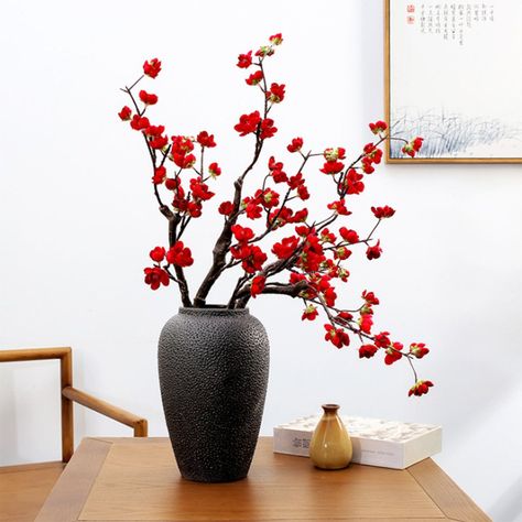 Chinese New Year Decorations Home, Chinese Room Decor, Japanese Marriage, Chinese Plum Blossom, Floor Vase Fillers, Tet Decoration, Flower Home Decoration, Chinese Dinner, Tet Holiday