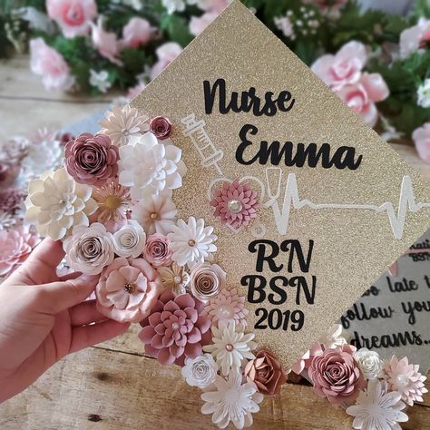 Graduation cap topper ideas/ rose gold cap topper/ floral cap topper Bsn Graduation Cap, Nurse Graduation Cap Designs, Graduation Cap Decoration Nursing, Disney Graduation Cap, Flower Graduation Cap, Glitter Graduation Cap, Flower Graduation, Creative Graduation Caps, Nurse Graduation Cap