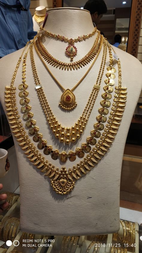 Layering Kerala Jewellery Set, Layer Chain Gold Indian, Jewellery Layering, Kerala Jewellery, Kerala Wedding, Neck Pieces Jewelry, Gold Jewelry Outfits, Indian Bridal Jewelry Sets, Gold Jewelry Simple Necklace