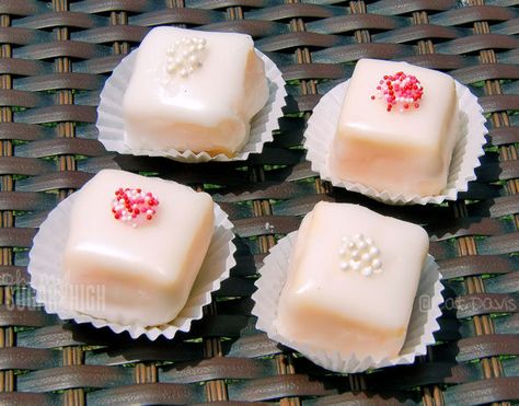 Petifores Recipe, Cake Petit Fours, Petit Fours Recipe Easy, Petit Four Icing, Sara Lee Pound Cake, Petit Four Recipes, Chip Dips, Petite Fours, Cocoa Tea