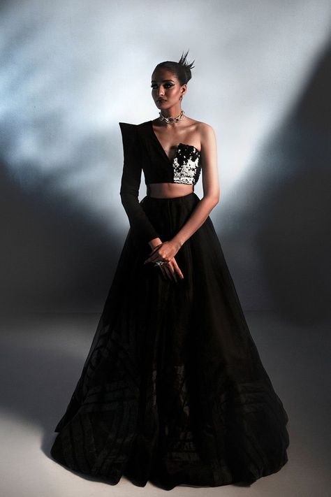 Unique Indian Outfits, Indian Outfits Modern, Engagement Gowns, Black Peony, Trendy Outfits Indian, Indian Outfits Lehenga, Lehenga Designs Simple, Wedding Gown Styles, Organza Skirt