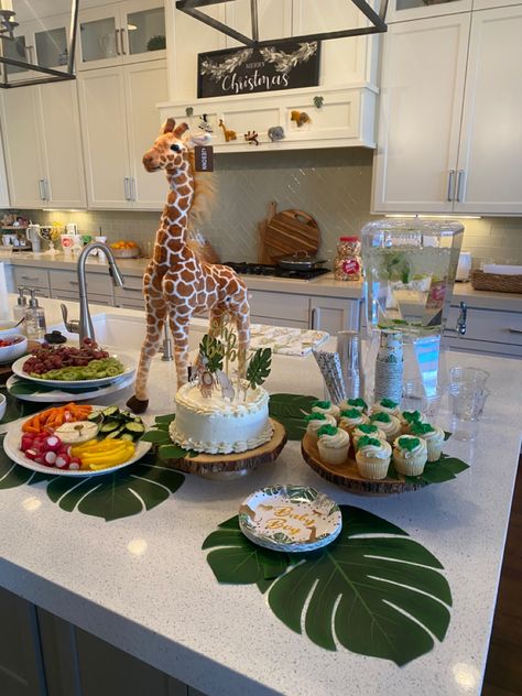 Safari Food Table, Safari Themed Snacks, Baby Shower Safari Theme Food, Safari Dessert Table Ideas, Baby Safari Shower Ideas, Safari Baby Shower Food Ideas, Jungle Theme Food Ideas, Jungle Safari Baby Shower Ideas, Safari Themed Food