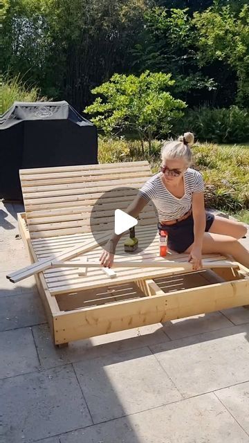 DIY with WOOD | Babette vd Nieuwendijk on Instagram: "The main question for this DIY sunbed is: “how did you make the head rest adjustable?” 🤷🏼‍♀️  This video is a bit fast.. but I am working on a more detailed video on the head rest 👌 stay tuned 😃 just a heads up.. I used an old curtain rod and a Forstner bit 😉  #diysunbed #diygardenfurniture #diyfurniture #sonnenliege #gardenfurniture #sunbed #patiofurniture #holzprojekt #woodproject #gardendiy #diygardenprojects #woodworking #easywoodworkingprojects #buildityourself #selbermachen #selbstistdiefrau #powerfrau #sawdustismyglitter #madera #woodworker #gartenmöbel #furniturebuilder #tuinmeubelen #wooddiy #woodworkers #woodwork #gardenproject #gartenideen #loungefurniture" Diy Sunbed, Diy Outdoor Bed, Diy With Wood, Italy Garden, Garden Furniture Design, Forstner Bit, Diy Garden Furniture, A Glass Of Wine, Garden In The Woods