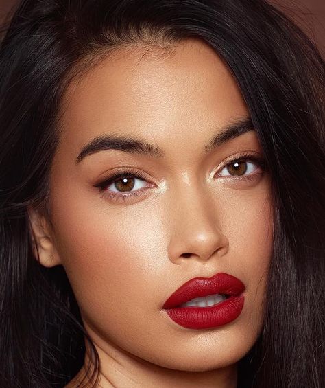 Red Lip Tan Skin, Tan Skin Makeup, Vintage Makeup Looks, Light Brown Skin, Inspiration Photoshoot, Red Lip Color, Orange Lips, Red Lip Makeup, Power Red