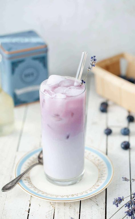 Iced London Fog, London Fog Drink, Lavender London Fog, Iced Tea Latte Recipe, London Fog Recipe, London Fog Tea Latte, Lavender Drink, London Fog Tea, Raspberry Iced Tea