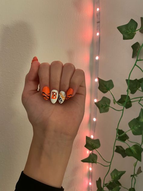 Bengal Nails Cincinnati, Bengals Nails Football, Bengals Nails Designs, Bengal Nails, Cincinnati Bengals Nails, Bengals Nails, Nfl Nails, Football Nail Designs, Who Dey