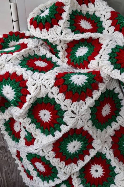 christmas blanket crochet; christmas blanket ladder; christmas blanket gift; christmas blanket gift tag; christmas blanket; Crochet Blanket Yarn, Crochet Blanket Diy, Christmas Afghan, Christmas Crochet Blanket, Afghans Crochet, Granny Square Crochet Patterns Free, Crochet Blanket Pattern Easy, Crochet Afghan Patterns Free, Crocheted Blanket