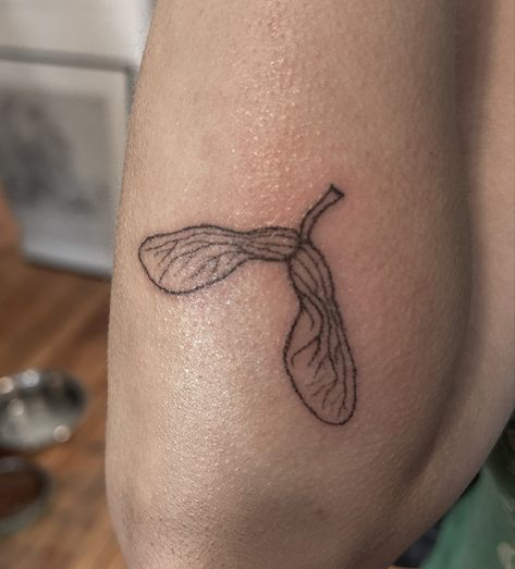 Cute Small Linework Tattoos, Stick And Poke Knee Tattoos, Stick And Poke Nature, Nature Stick N Poke, Witchy Stick And Poke, Large Stick And Poke Tattoo, Edgy Stick And Poke Tattoo, Tattoo Stick And Poke, Stick N Poke Ideas