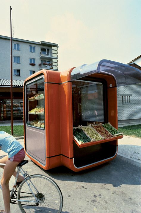 The Enduring Lives of Saša Machtig's Modular Creations - Metropolis Magazine - February 2017 Kiosk K67, Kota Masa Depan, Vegetable Stand, Adaptive Design, Food Kiosk, Food Cart Design, Kiosk Design, Food Truck Design, Container Design