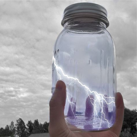 Lightning In A Bottle, Bottle Diy, Skate Style, Diy Cans, Diy Picture, Bottle Lights, Creative Lighting, Mason Jar Mug, The Magicians