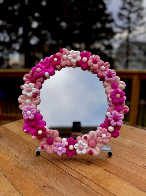 Foam Clay Mirror, Mirror Customization, Clay Flower Mirror, Flower Mirror Diy, Clay Mirror, Mirror With Flowers, Spiegel Diy, Foam Clay, Clay Crafts For Kids