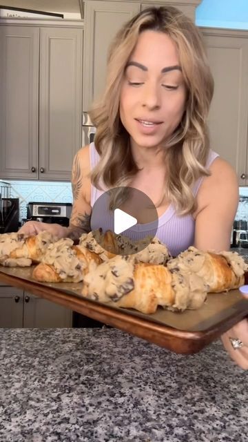 Cookie Croissant Recipe, Cookie Croissants, Cookie Croissant, Croissant Dessert, Two Ingredient Cookies, Croissant Cookie, Brooke Brown, Croissant Recipe, Two Ingredient