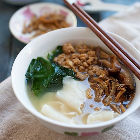 Hakka Flat Noodle Soup (Pan Mee) - Rasa Malaysia Hakka Food, Singaporean Food, Malaysian Recipes, Soup Pan, Pork Mushroom, Asian Dish, Fried Rice Noodles, Rasa Malaysia, Nice Food