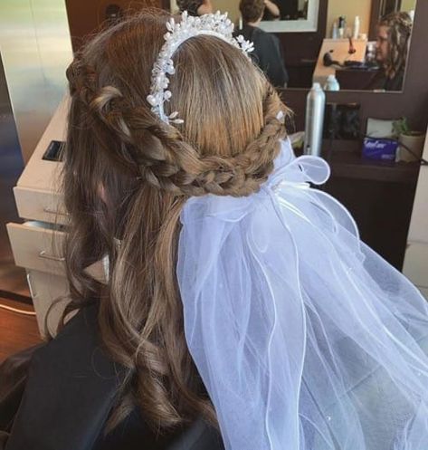 Hairstyles For First Communion, Communion Hairstyles For Kids, First Holy Communion Hairstyles, Holy Communion Hairstyles, Common Hairstyles, All Back Hairstyle, Classy Updo Hairstyles, First Communion Hairstyles, Communion Hairstyles