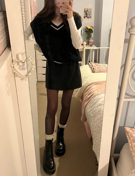 hannahhcarrington Tights Outfit, School Fashion, Dream Clothes, Aesthetic Outfits, Group Chat, Pretty Outfits, Fashion Inspo Outfits, Dress To Impress, Stylish Outfits