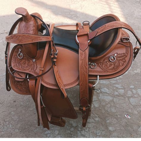 Calling all horse enthusiasts! Check out our handmade Western Horse Pleasure Saddle, available in sizes 14"-18". Perfect for gaited horses and all events. We also have a bulk pack of 10 Shwann Heavy Duty Leather Braided Dog Leashes, 6ft x 3/4", ideal for medium to large-sized dogs. Free shipping included! 🐴🐶 #WesternHorseSaddle #DogLeash #Handmade #FreeShipping #HorseEnthusiast Horse Barrel Racing, Gaited Horses, Barrel Racing Saddle, Western Horse Saddles, Horse Trail, Tack Sets, Dog Leashes, Mexican Designs, Leather Floral