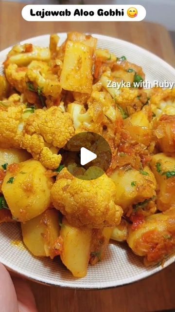 Zayka with Ruby on Instagram: "Kabhi ye wali chatpati Aloo gobhi khayi hai aapne 😋😋 #zaykawithruby #reelsvideo #healthyfood #winterspecial #recipe #reels #reelitfeelit #reelkrofeelkaro #instamood #mumbaifood #sabji #aloogobikisabzi" Gobi Recipes, Mumbai Food, Ruby, Healthy Recipes, On Instagram, Instagram