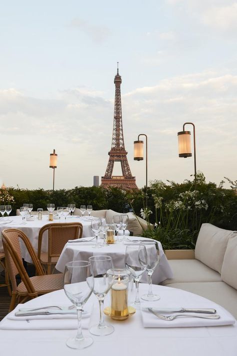 Best Restaurants In Paris, Restaurants In Paris, Paris Dream, Paris Vibes, Restaurant Paris, Paris Aesthetic, Paris Restaurants, The Eiffel Tower, Paris Travel