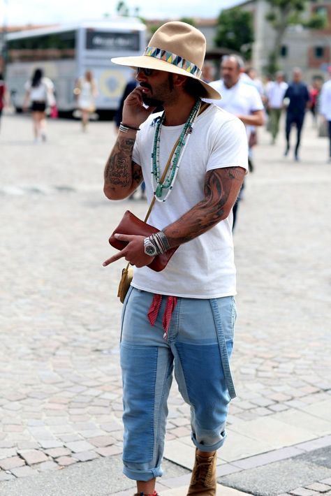 Boho Men Style, Sophisticated Man, Italian Mens Fashion, Seasonal Outfits, Street Style Shop, Man Outfit, Boho Men, Mens Fashion Edgy, Italy Outfits