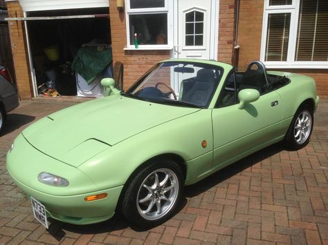 Green Mazda Miata, Kylie Cars, Green Miata, Custom Miata, Miata Car, Cars Room, Pimped Out Cars, Mazda Mx5 Miata, Miata Mx5