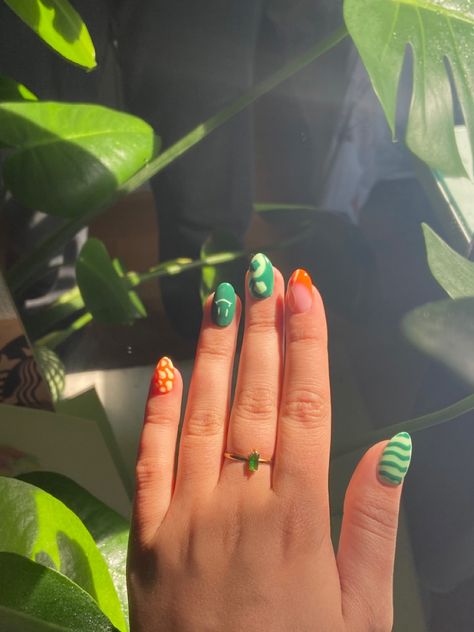 Orange And Green Nail Designs, Nails Green Orange, Green Orange Nails, Aesthetic Nails Green, Green And Orange Nails, Orange And Green Nails, Nails Tech, Orange Y2k, Green Nail Designs