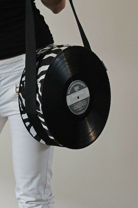 Vinyl Record Crafts, Record Bag, Record Crafts, Sac Diy, Vinyl Record Art, Sewing Bags, Diy Bags Purses, Bag Ideas, Creation Couture