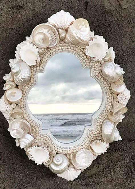 Seashell Mirrors, Spiegel Diy, Seashell Art Diy, Shell Display, Diy Beach Decor, Seashell Mirror, Art Coquillage, Oyster Shell Crafts, Seashell Projects