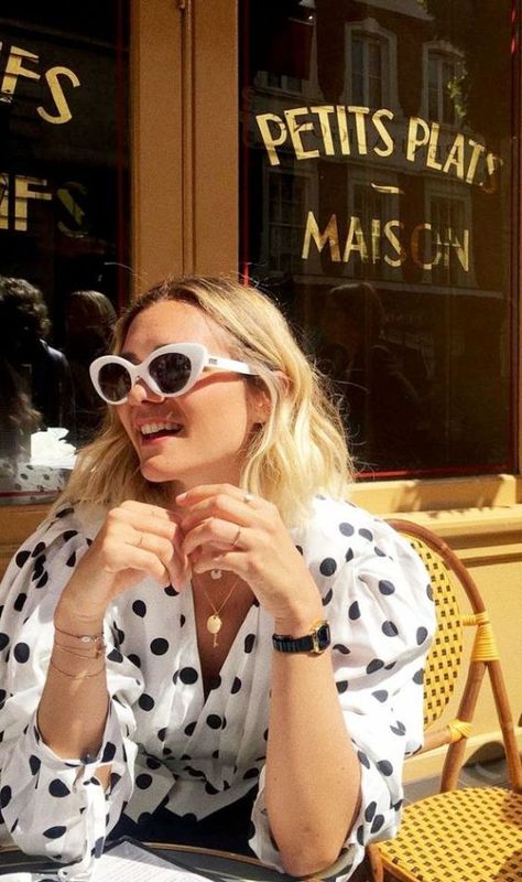 These white sunglasses are easy summer accessories to add some glam to your look. #summeraccessories #ootd #summeroutfit #sunglasses French Sunglasses Style, White Sunglasses Outfit, French Sunglasses, French Summer Style, French Style Hair, French Style Icons, Style Année 80, Bridget Bardot, Retro Auto